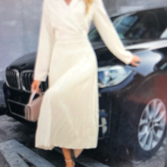 Elegant Pleated Midi Skirt in Ivory. Size S - Picture 5 of 7